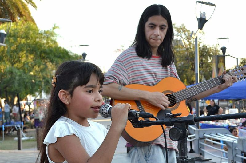 Artistas bandentildeos le cantaron a su ciudad por sus 114 aniversario