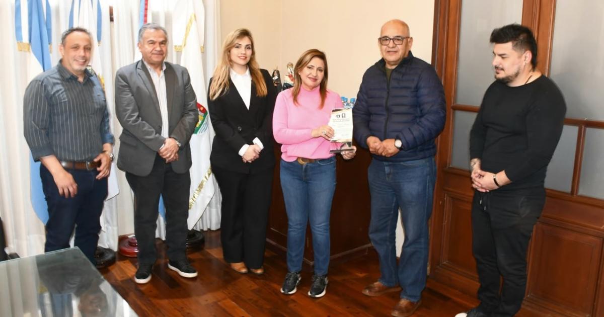 Fuentes se reunioacute con directivos del Sindicato de Pasteleros