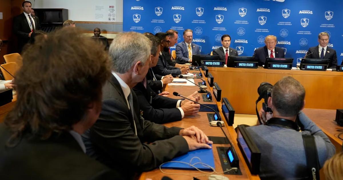 Javier Milei y Donald Trump en la cumbre del Escudo de las Américas este martes en Nueva York (Foto- X @FlavioArenales)