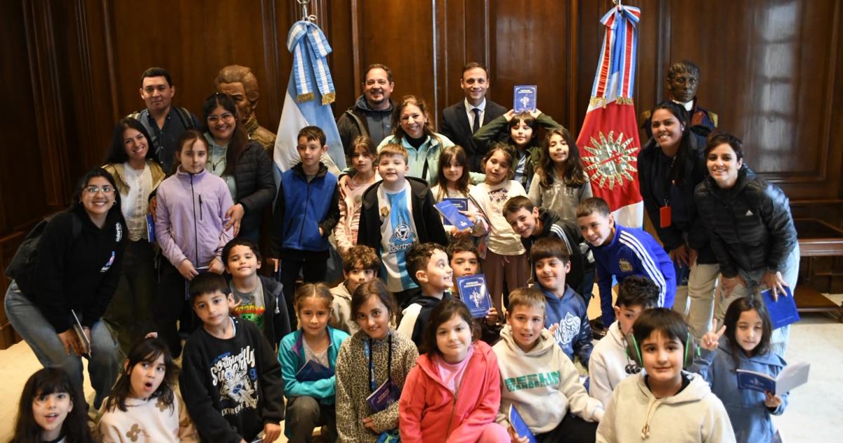 El jefe de Gabinete recibió a estudiantes de Tucumn en Casa de Gobierno