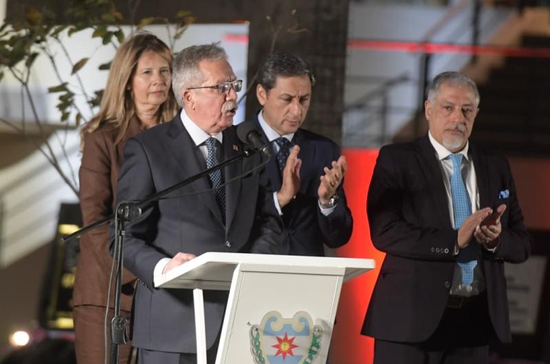 Elías Su�rez gobernador de Santiago del Estero durante la inauguración del Centro Judicial de Frías