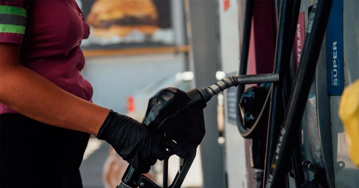 Combustibles en Santiago- una carga con Suacuteper cuesta 104 mil y el diesel Premium se acerca a 3 mil