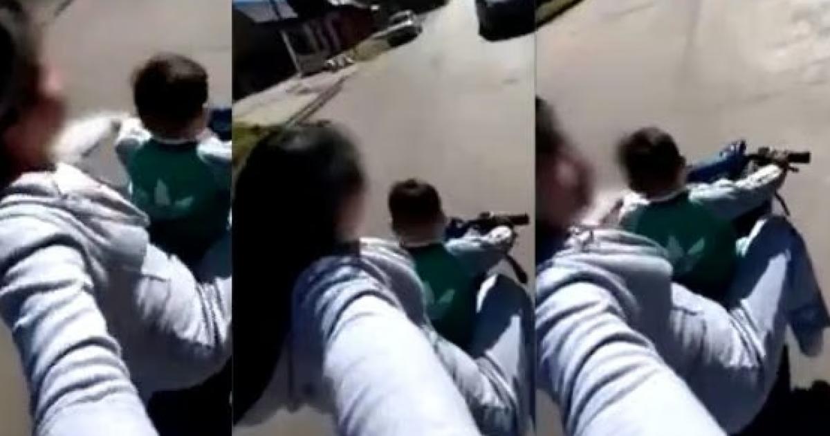 Video poleacutemico- una mujer filmoacute a su hijo menor de edad mientras manejaba una moto y la ANSV busca sancionarla
