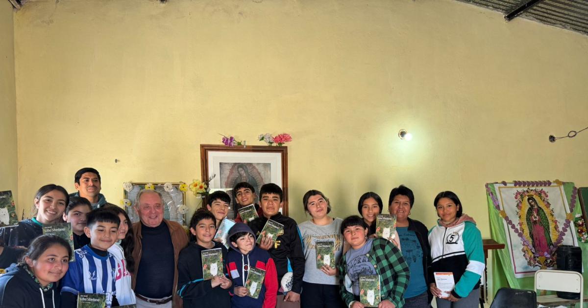 Los chicos en la 16ordf Feria del Libro seraacuten los profesores