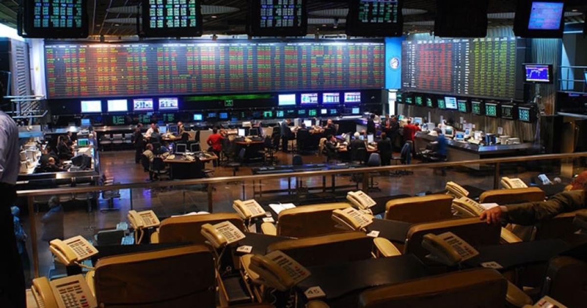 En la Bolsa de Comercio de Buenos Aires el panel líder SP Merval cede un 06-en-porciento- (Foto Google)