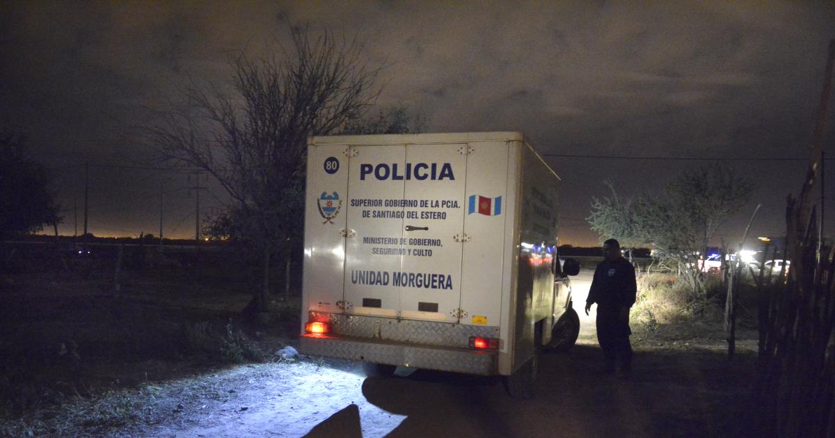 Muere motociclista al impactar contra un carro arenero en Salavina