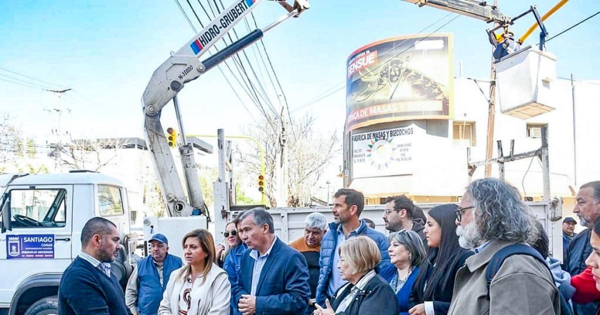 La ciudad suma una nueva esquina semaforizada en Saacuteenz Pentildea y Paranaacute