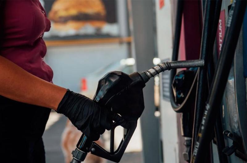 Combustibles en Santiago- una carga con Suacuteper cuesta 104 mil y el diesel Premium se acerca a 3 mil