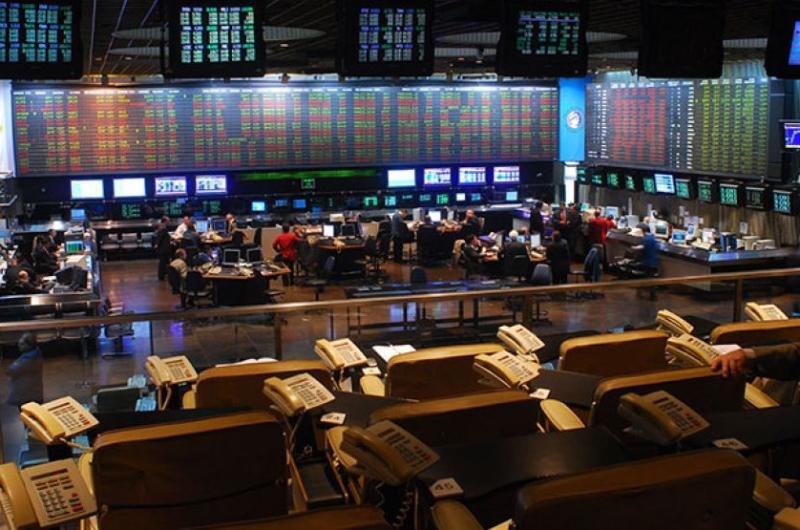 En la Bolsa de Comercio de Buenos Aires el panel líder SP Merval cede un 06-en-porciento- (Foto Google)
