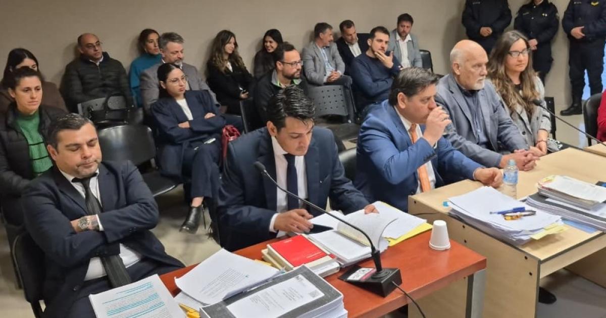 POR EL SÍ O EL NO Fiscales y abogados enfrentados ayer por la asociación ilícita De fondo los imputados familiares y terceros particulares