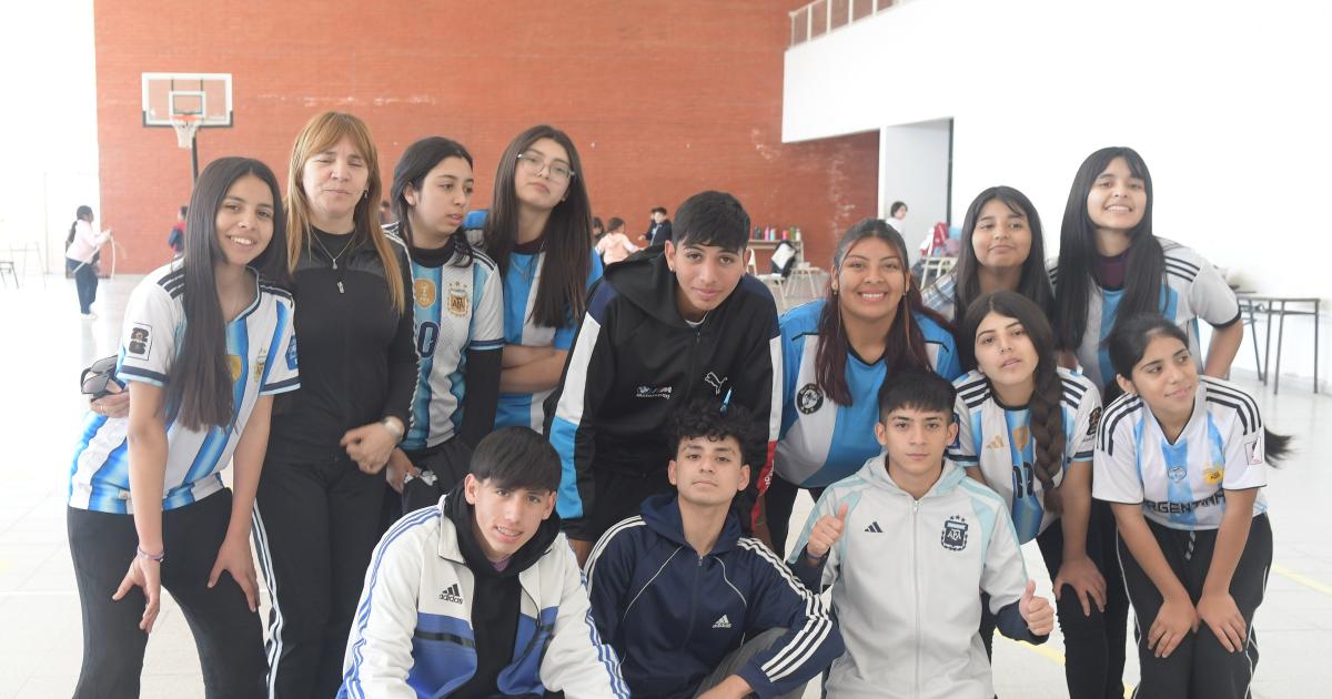 Alumnos del Instituto Secundario Nordm 11 Independencia volveraacuten a estar en el Maratoacuten