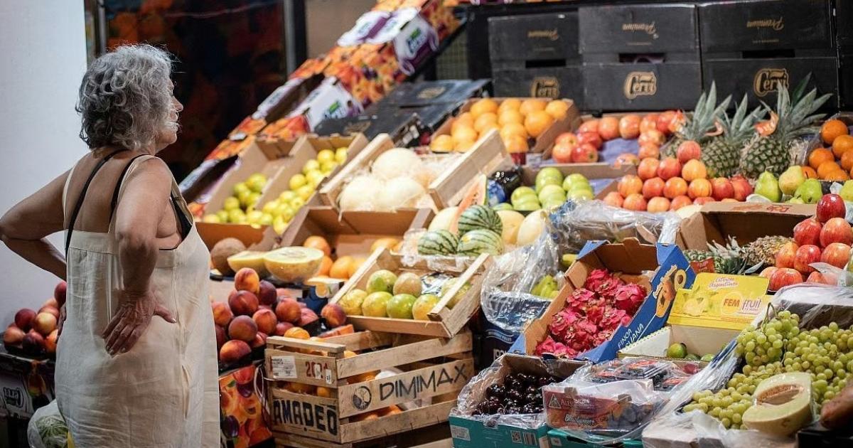 El ama de casa debe analizar los precios minuciosamente en los comercios (Foto Google)