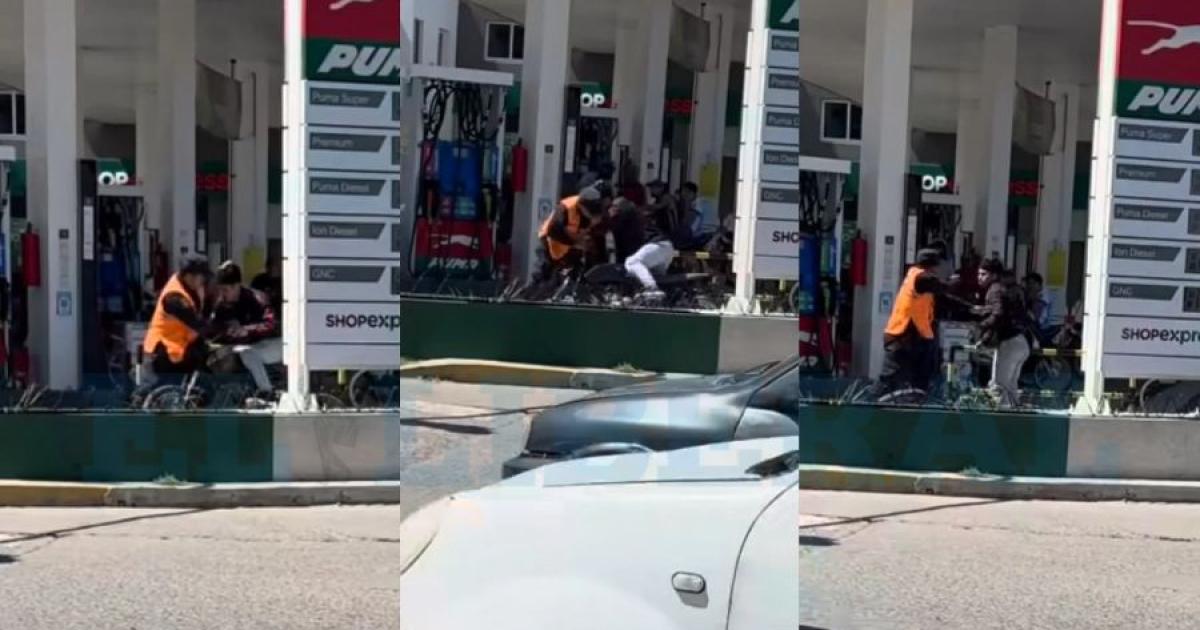 VIDEO Forcejeo entre un policiacutea y un joven dentro de una estacioacuten de servicio en La Banda
