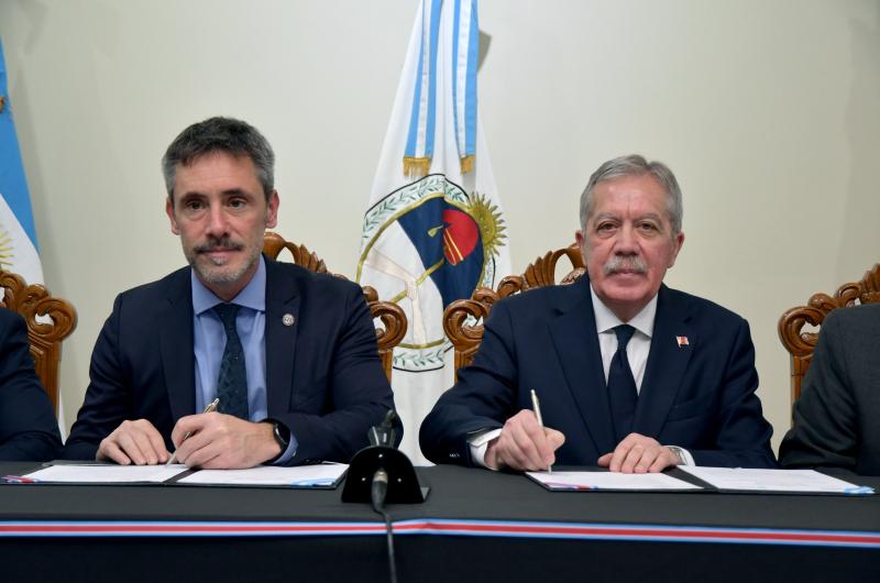 Eliacuteas Suaacuterez firmoacute con el CFI un convenio para afianzar la modernizacioacuten del Sistema de Justicia de Santiago del Estero