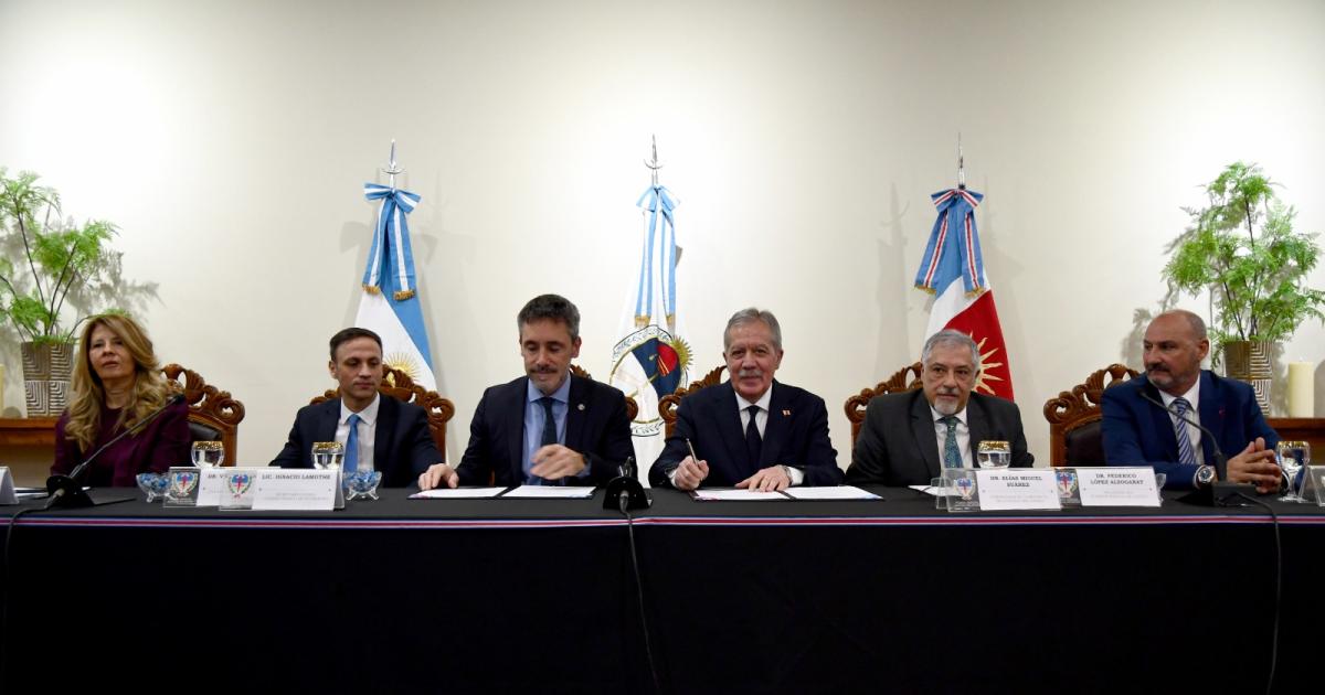 El gobernador firmoacute acuerdo con el CFI para afianzar modernizacioacuten del sistema de justicia