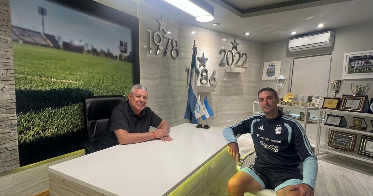 Scaloni junto a Tapia para hablar de la renovación