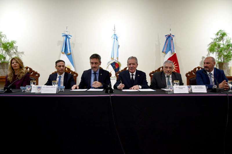El gobernador firmoacute acuerdo con el CFI para afianzar modernizacioacuten del sistema de justicia