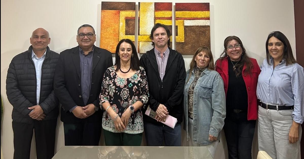 Humanidades y Adunse tratan temas de agenda universitaria