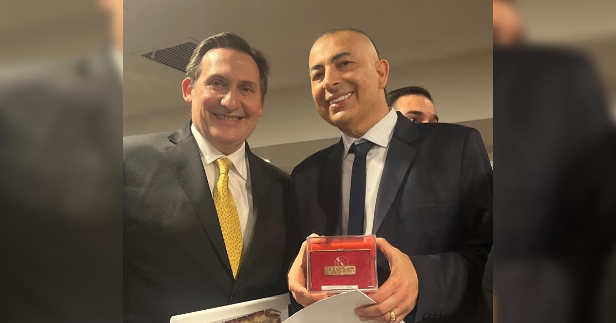 El artista santiagueño fue galardonado en Buenos Aires (Foto El Liberal)