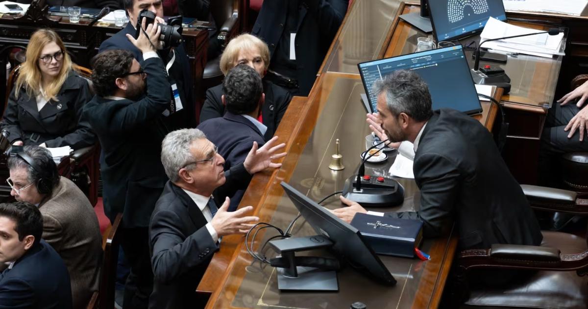 Martín Menem en la C�mara de Diputados en discusión con Agustín Rossi (Foto- Google)