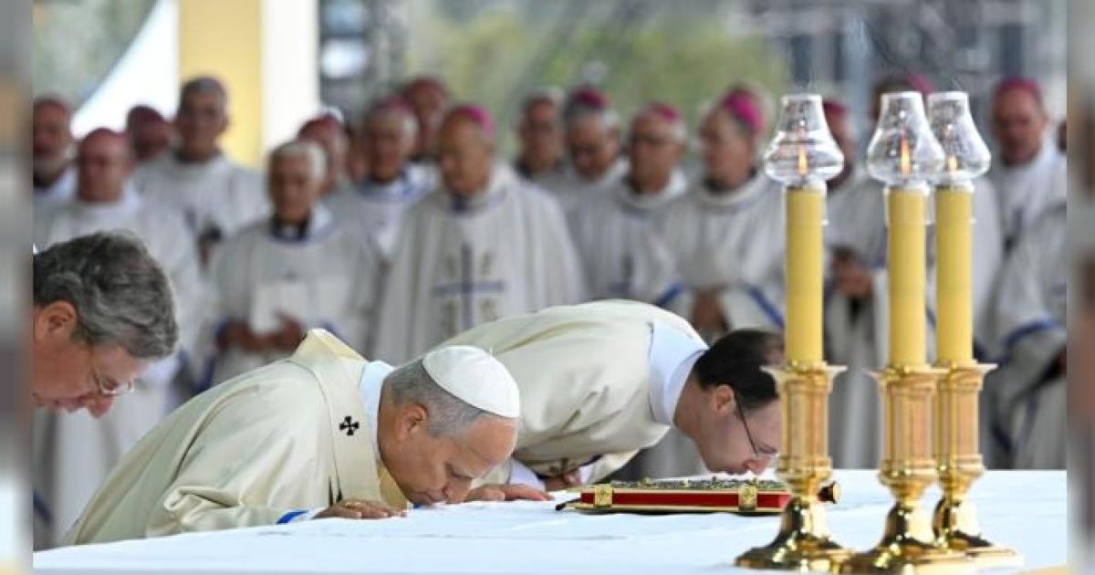 Ante 700 mil fieles en Pariacutes el Papa Leoacuten XIV pidioacute llevar esperanza frente a la sequiacutea espiritual