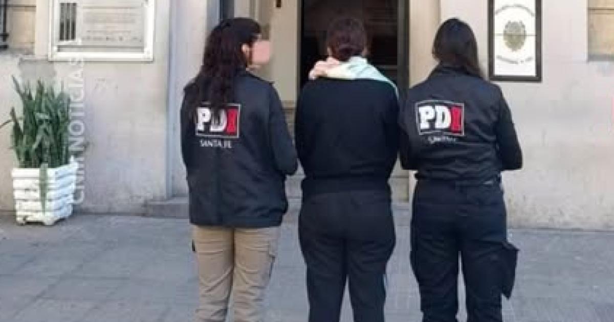 Una policiacutea ocultoacute a su novio buscado por homicidio y fue condenada a 3 antildeos de prisioacuten