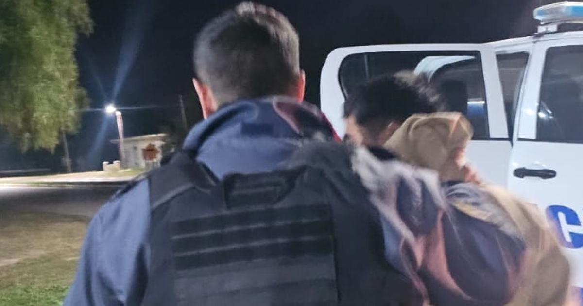 Paacutenico en un colectivo- pasajero amenazoacute a todos con un cuchillo
