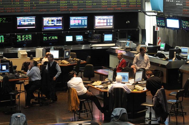 EFECTO Adem�s de las acciones cayeron bonos y subió el riesgo país