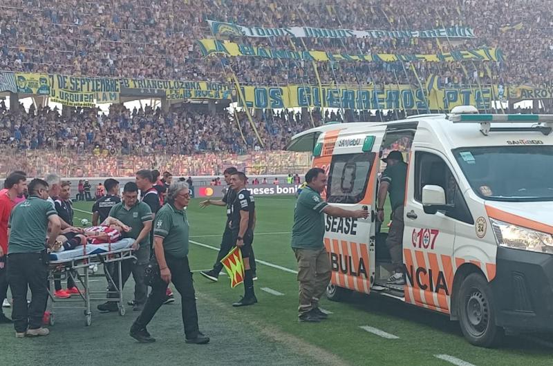 Grave lesioacuten de Gabriel Neves en Estudiantes- sufrioacute una fractura y se fue en ambulancia de la Supercopa Internacional