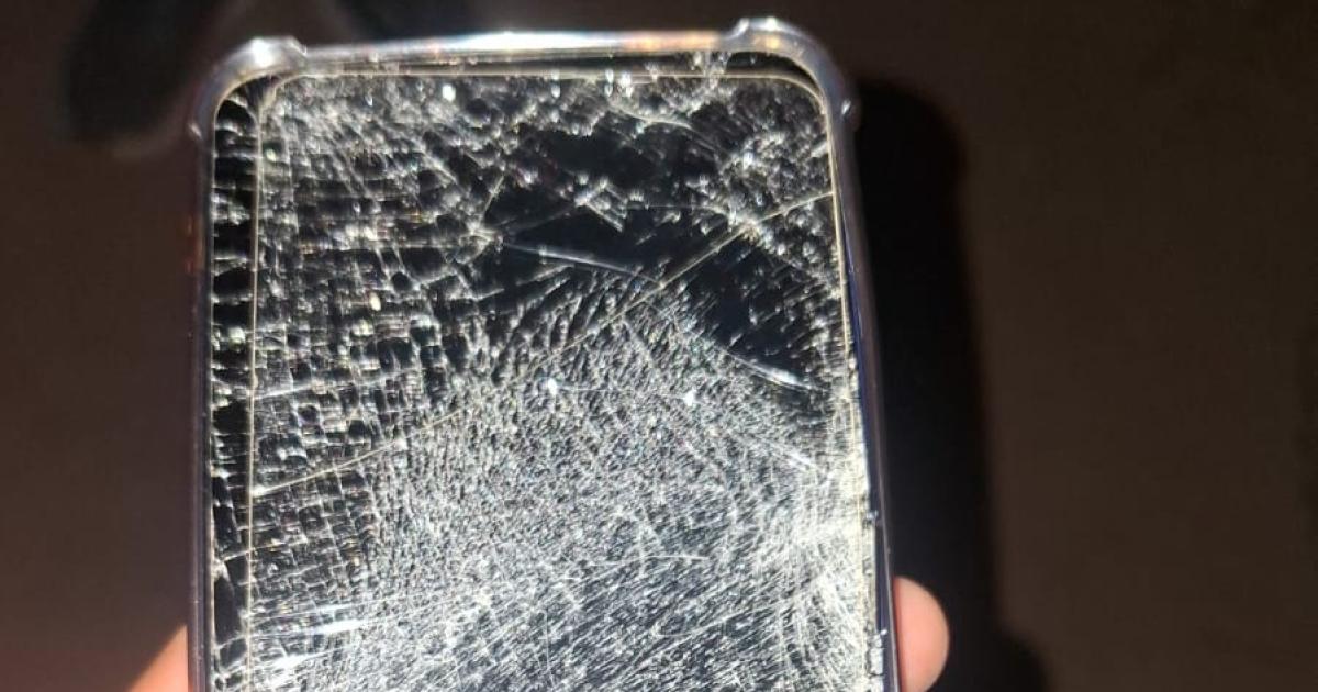 Violencia en Antildeatuya- un joven fue atacado por su expareja y le destrozoacute el celular