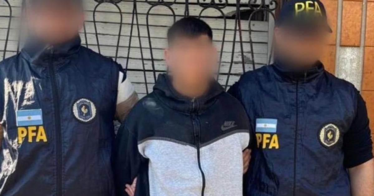 Un hombre de 23 años fue detenido en la localidad bonaerense de Banfield acusado de abusar sexualmente de su hermana menor de edad