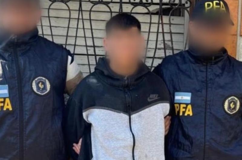 Un hombre de 23 años fue detenido en la localidad bonaerense de Banfield acusado de abusar sexualmente de su hermana menor de edad