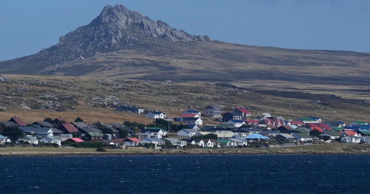 40 empresarios y funcionarios de las islas Malvinas arribaron este lunes a Punta Arenas en el sur de Chile