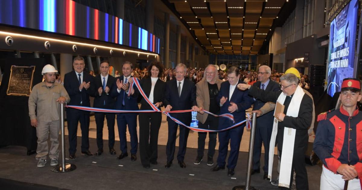 INAUGURACIÓN Junto al gobernador Suarez y el senador Zamora en la nueva terminal de Las Termas