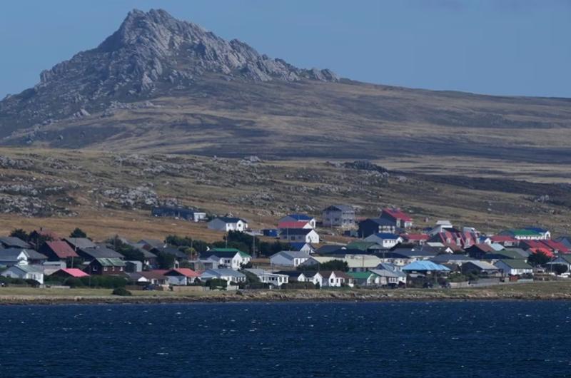 40 empresarios y funcionarios de las islas Malvinas arribaron este lunes a Punta Arenas en el sur de Chile