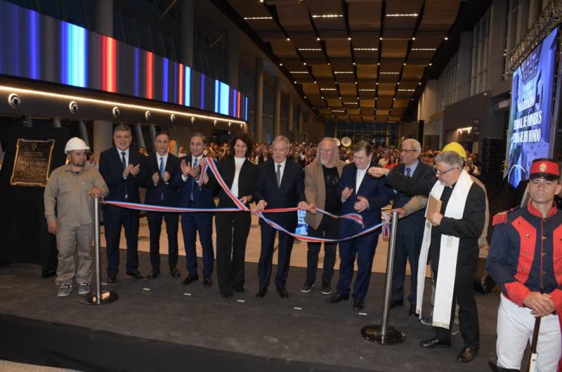 INAUGURACIÓN Junto al gobernador Suarez y el senador Zamora en la nueva terminal de Las Termas