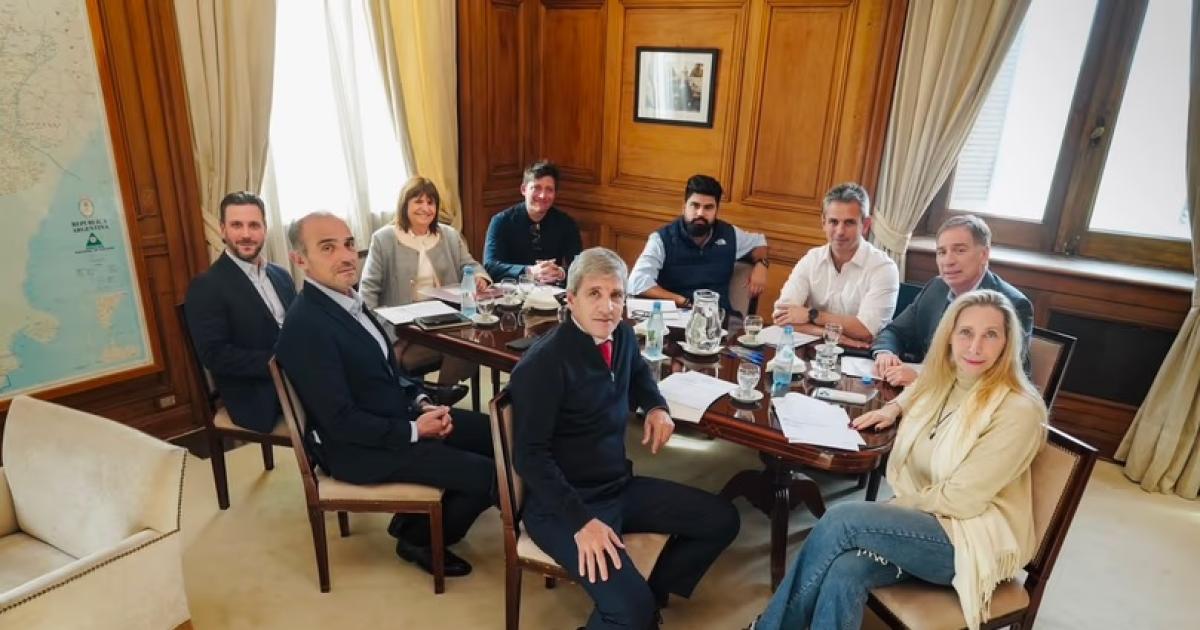 El Gobierno Nacional reuacutene a la Mesa Poliacutetica para calmar la interna y destrabar la agenda parlamentaria