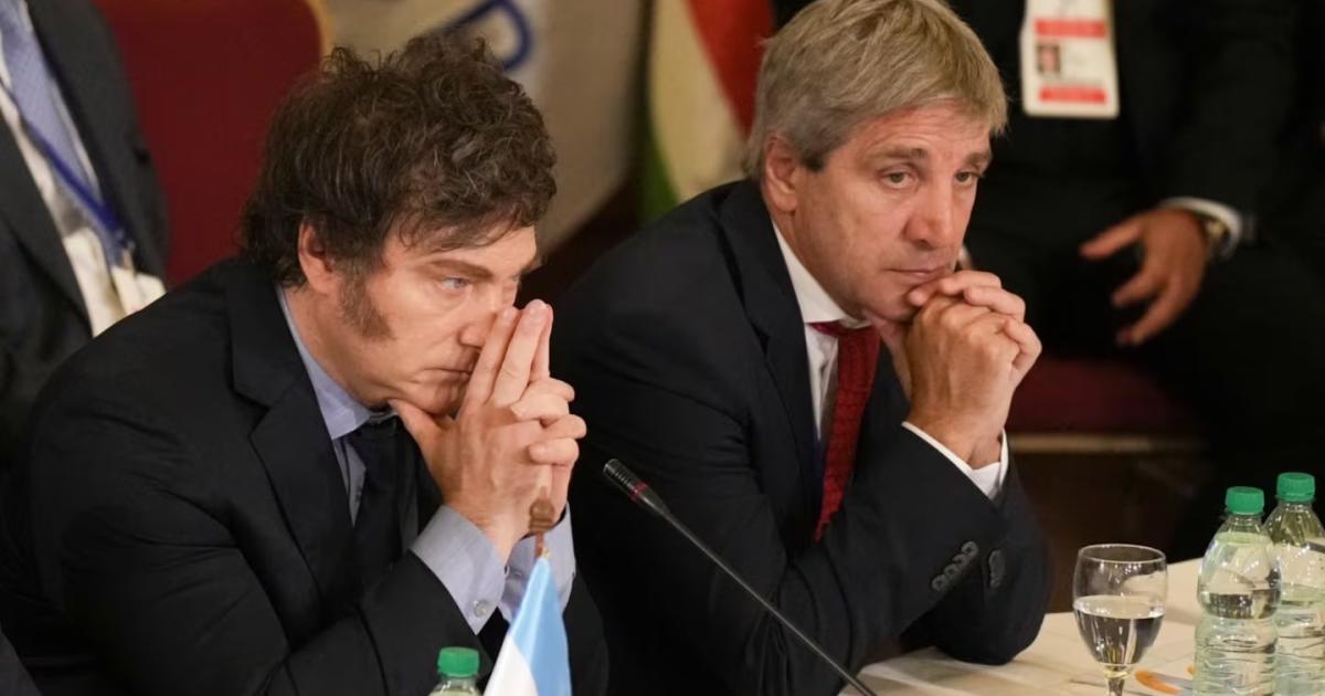Javier Milei y Luis Caputo buscan bajar el riesgo país (Foto TN)