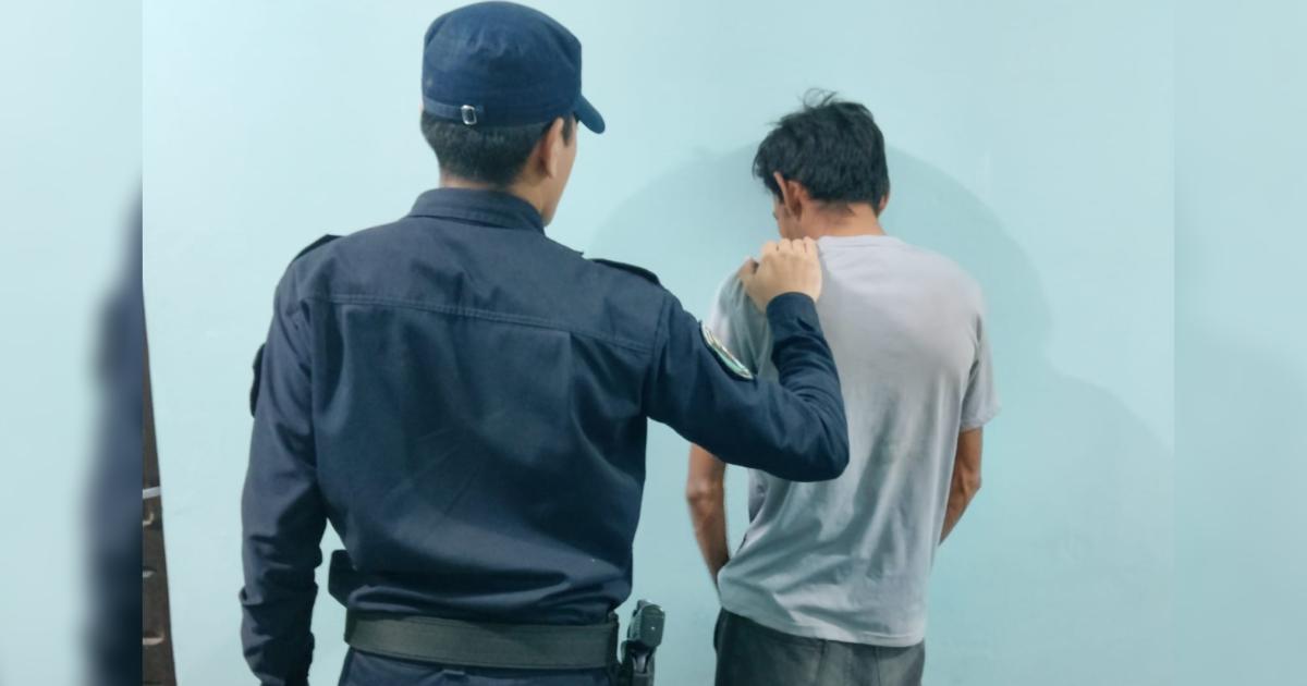 El sujeto fue alojado en la sede policial (Foto El Liberal)