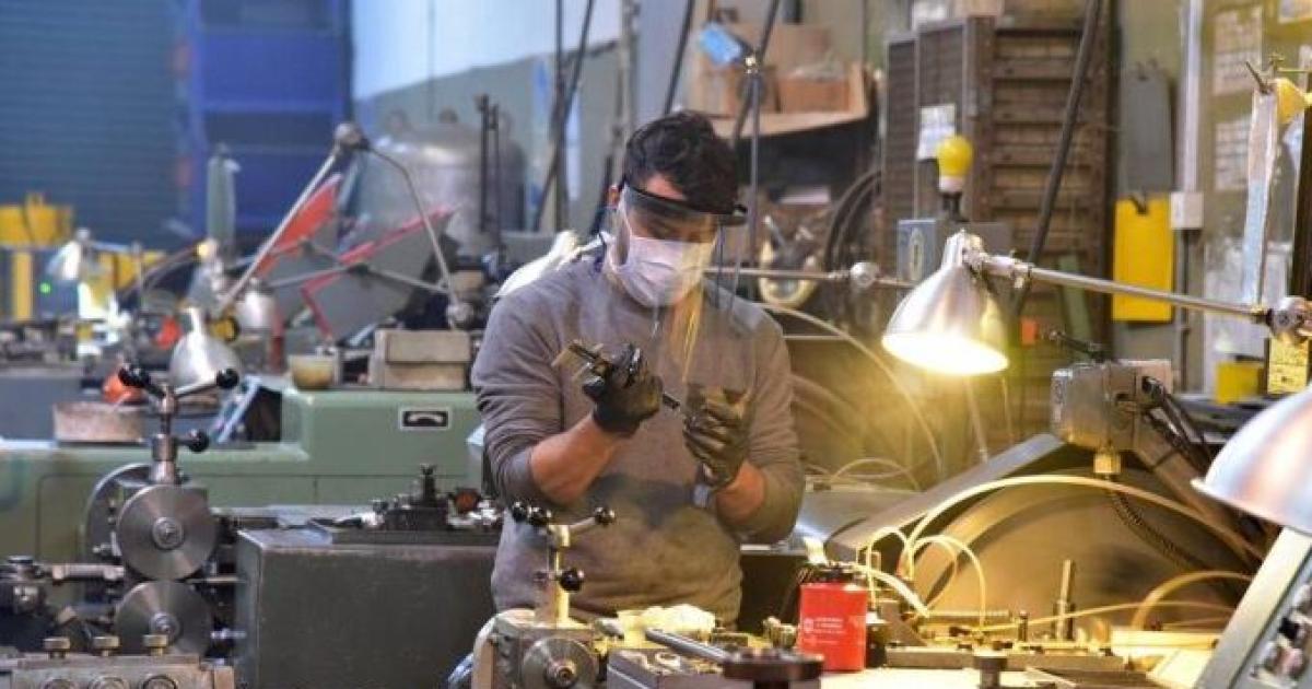 La industria profundizoacute su caiacuteda en agosto- el impacto en la construccioacuten el consumo y las proyecciones del sector