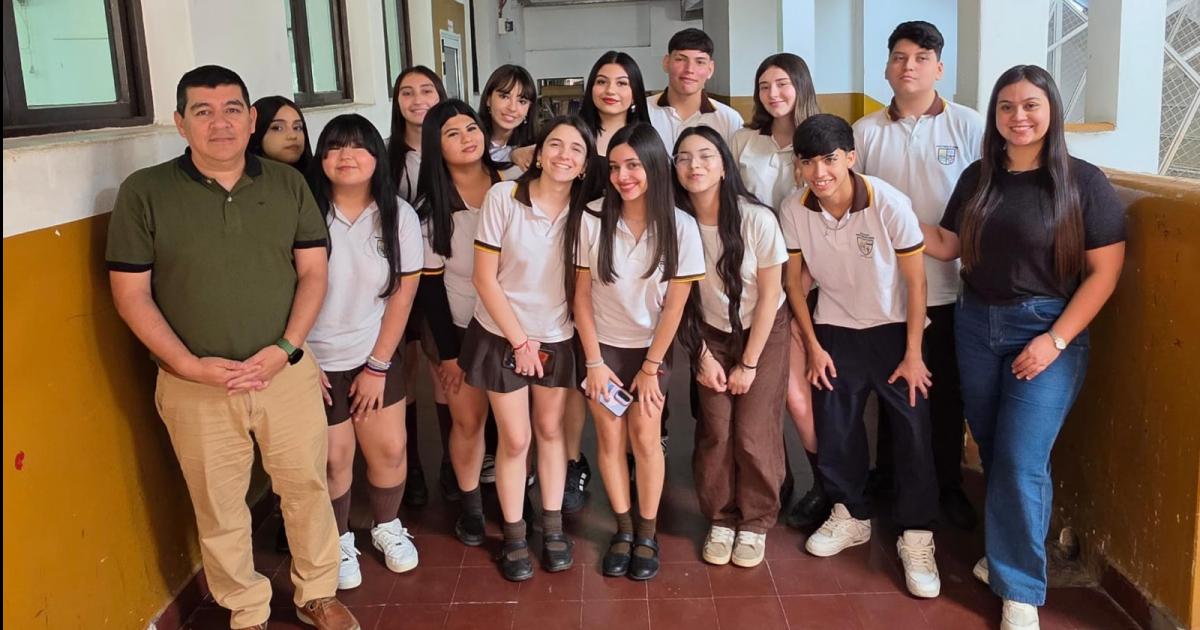 Alumnos del Instituto Santo Tomaacutes estaraacuten en la 16ordf Feria del Libro