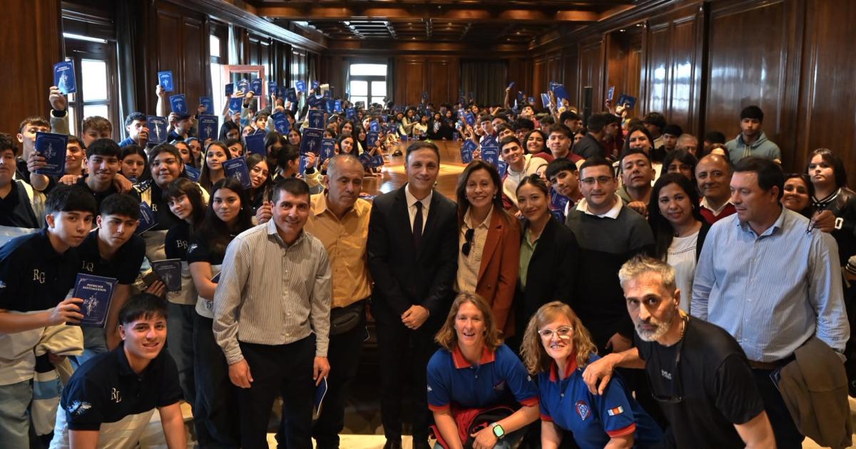 Estudiantes de cinco departamentos visitaron Casa de Gobierno