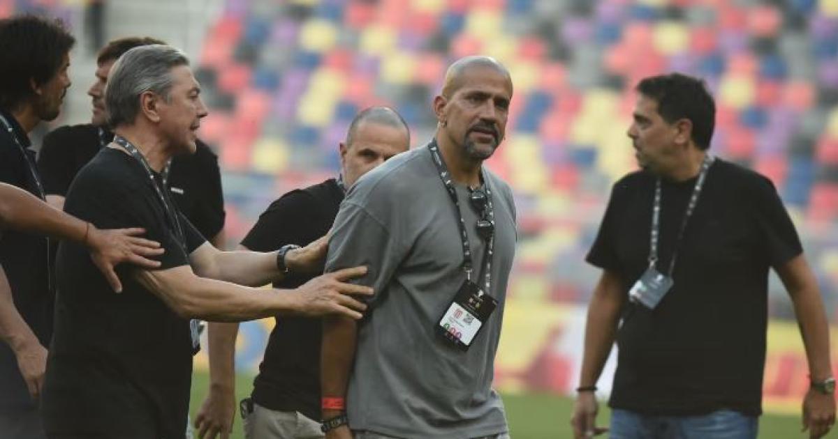 EscÃndalo en la final de la Supercopa Internacional - (Fotobaires)