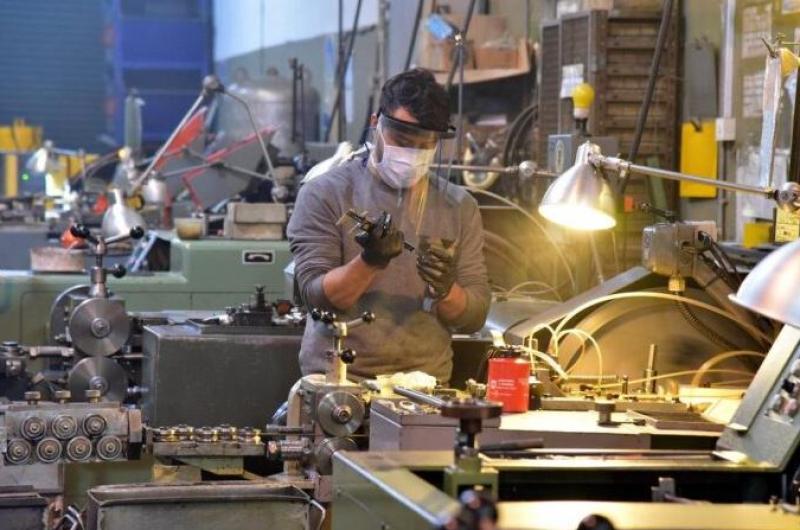 La industria profundizoacute su caiacuteda en agosto- el impacto en la construccioacuten el consumo y las proyecciones del sector