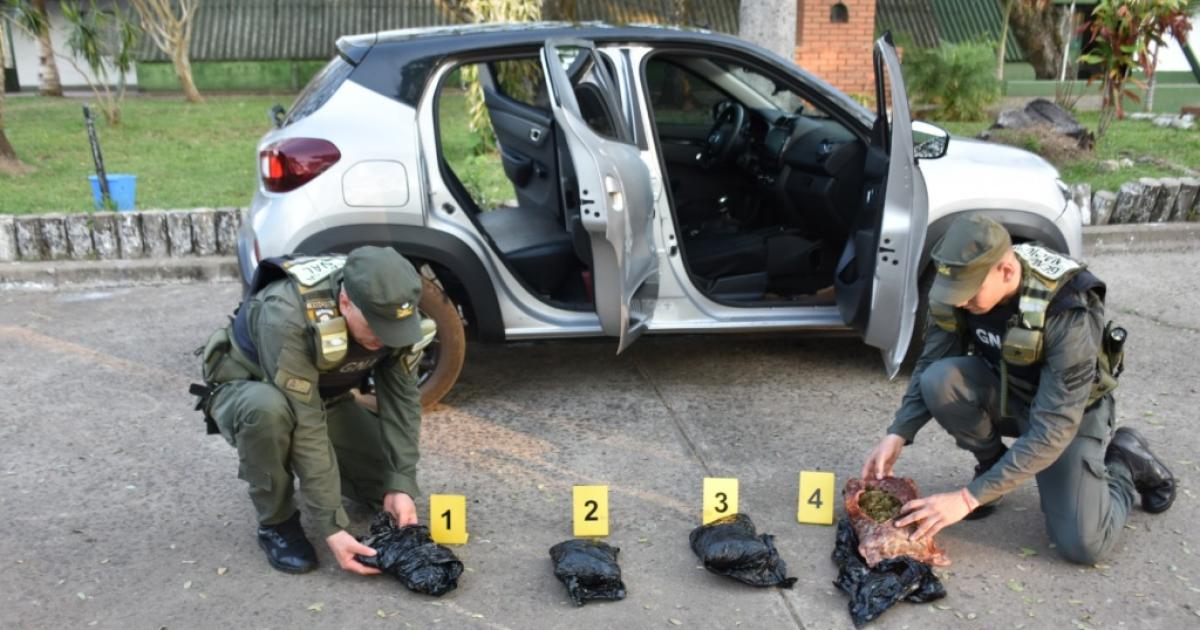 Quisieron camuflar marihuana con cafeacute pero fueron descubiertos por Gendarmeriacutea en la Ruta 12