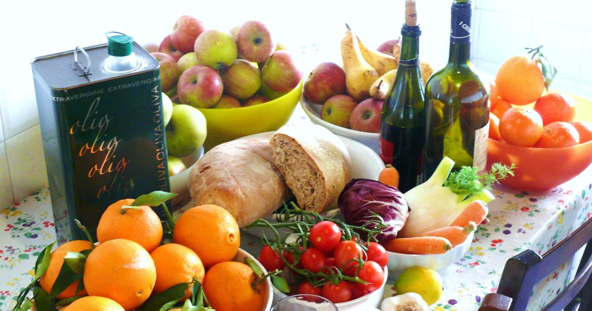 Hay que limitar el consumo de alimentos procesados por alto contenido de sal y azuacutecar