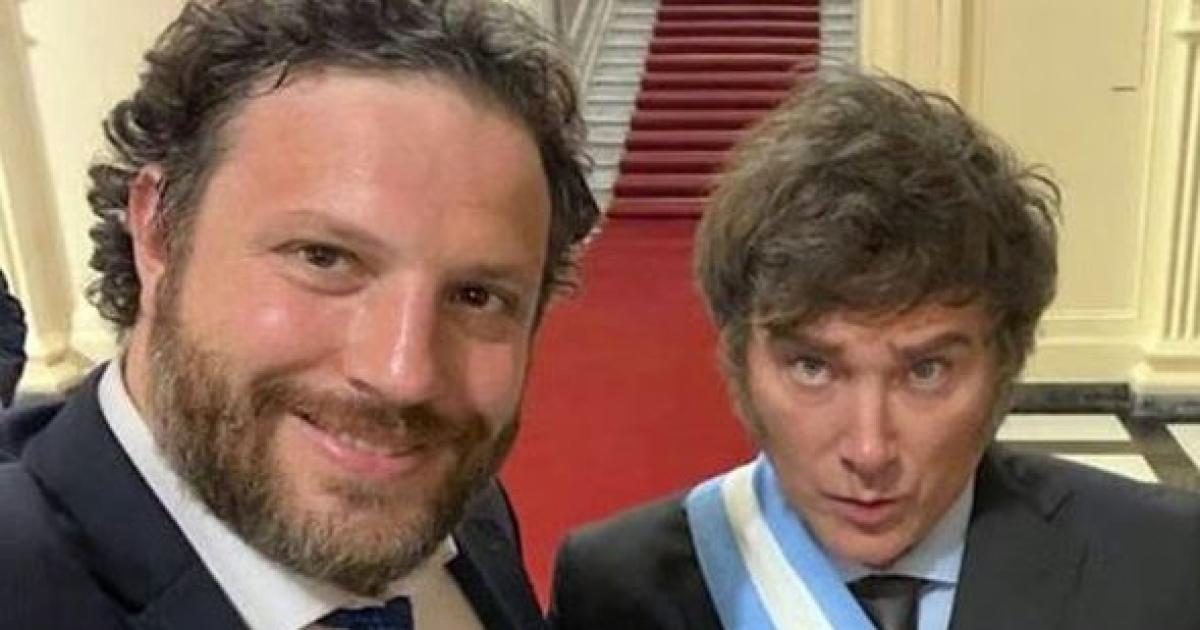 Fuerte criacutetica del New York Times a Javier Milei por la IA y el insoacutelito engantildeo virtual a su asesor estrella