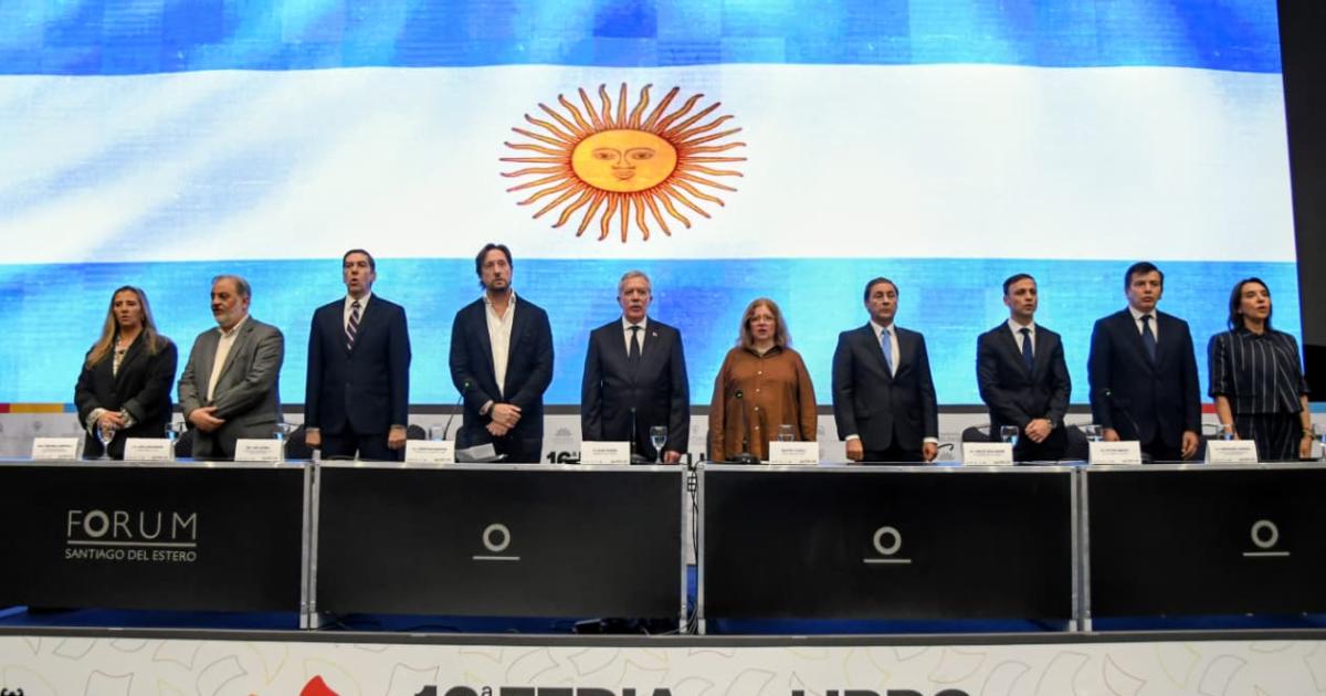 El gobernador Eliacuteas Suaacuterez inauguroacute la 16ordf Feria Internacional del Libro bajo el lema- Santiago lee con vos