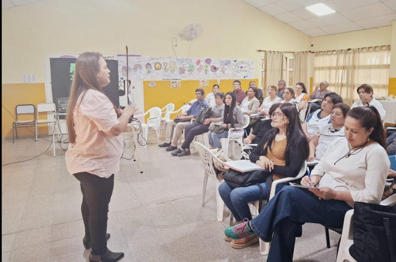 CAPACITACIÓN Participaron m�s de 40 escuelas de Personal Único en los departamentos Choya y Guasay�n