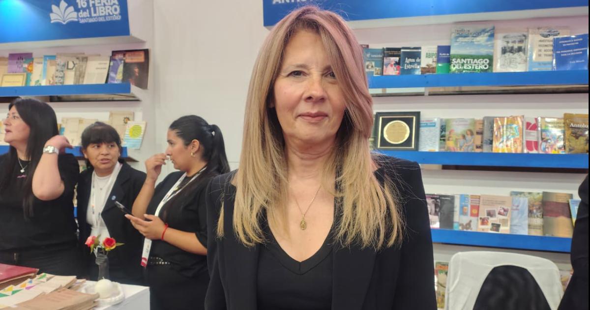 La ministra de Justicia y Derechos Humanos de la provincia Dra Matilde OMill visitó la Feria del Libro (Foto El Liberal)